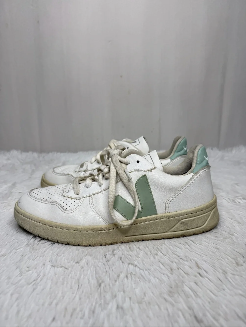 Veja campo leather